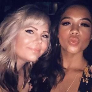 Meet your Posher, Noelle